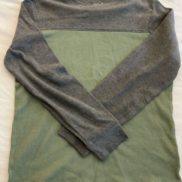 Cat & Jack Long Sleeve Waffle Shirt Size M (8/10) Gray Green