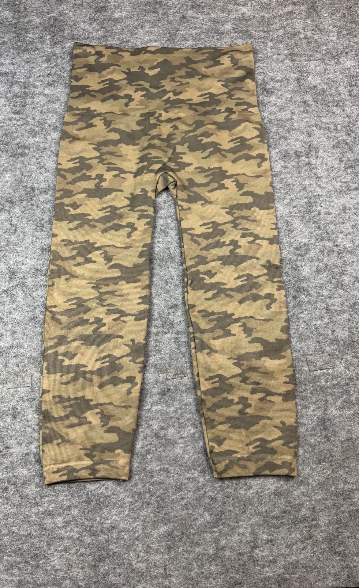 Spanx Look At Me Now Cropped Leggings Size 2X Green Tan Camo 4