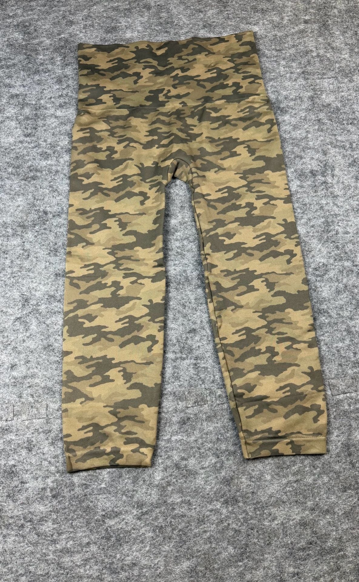Spanx Look At Me Now Cropped Leggings Size 2X Green Tan Camo 9