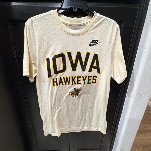 Nike Iowa Hawkeyes T-Shirt Size S Cream