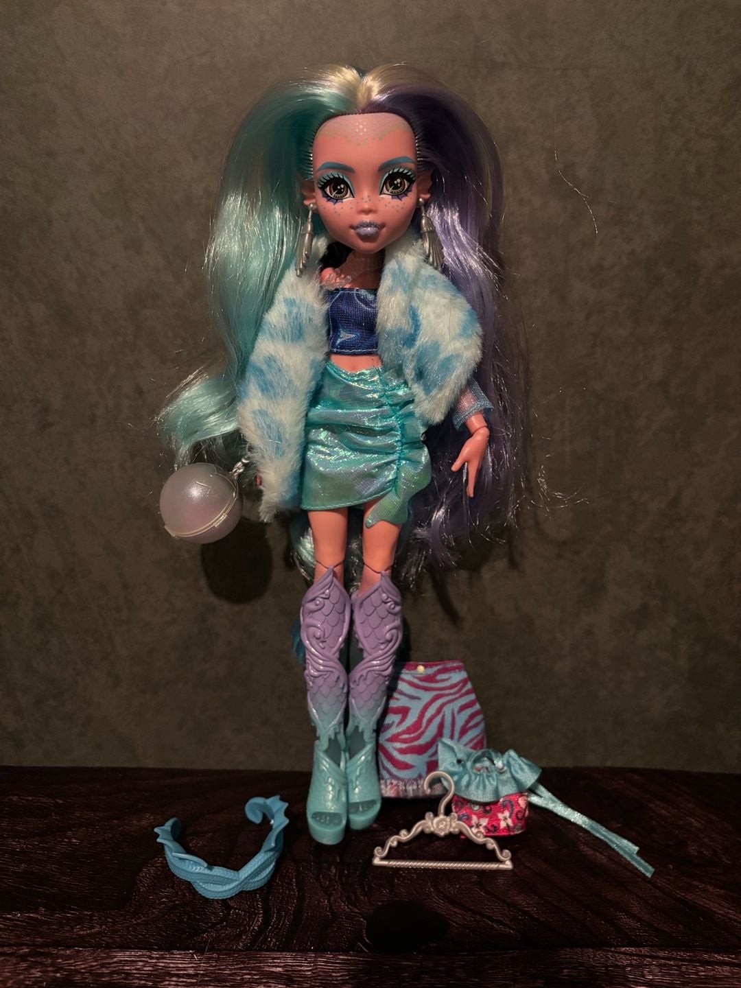 Monster High Lagoona Blue G3 Skulltimate Secrets Fearidescent Doll Accessories 1