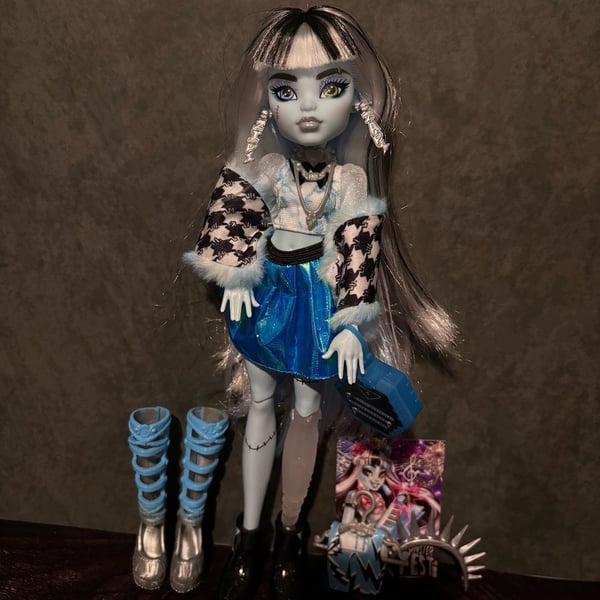 Monster High Frankie Stein G3 Skulltimate Secrets Fearidescent Doll Accessories