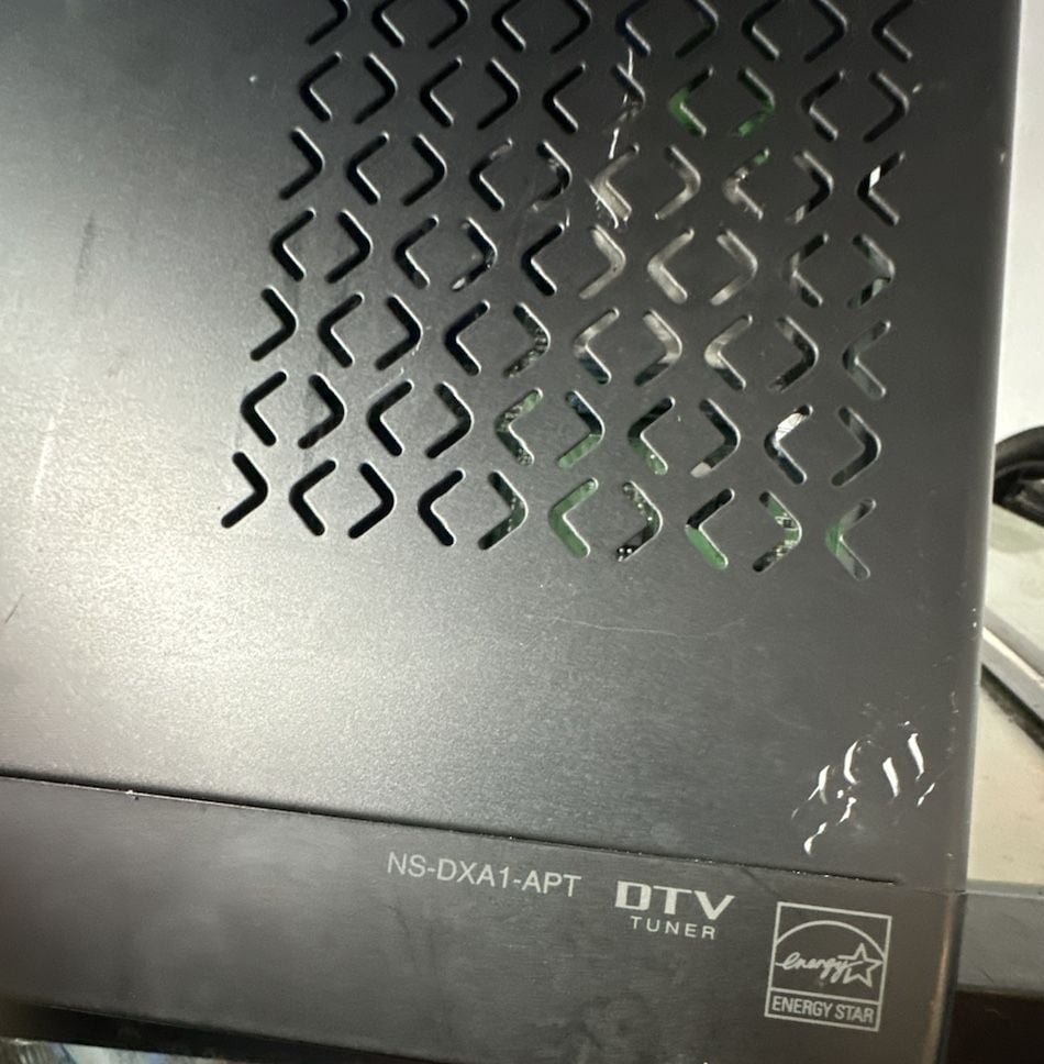 Insignia NS-DXA1-APT DTV Converter Box 2