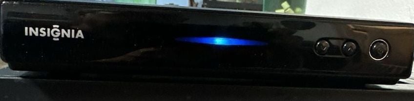 Insignia NS-DXA1-APT DTV Converter Box 1