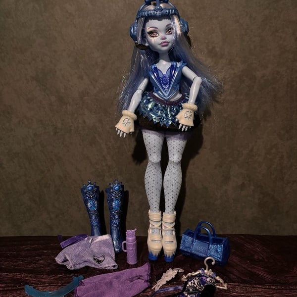 Monster High Abbey Bominable G3 Skulltimate Secrets Doll Clothes & Accessories