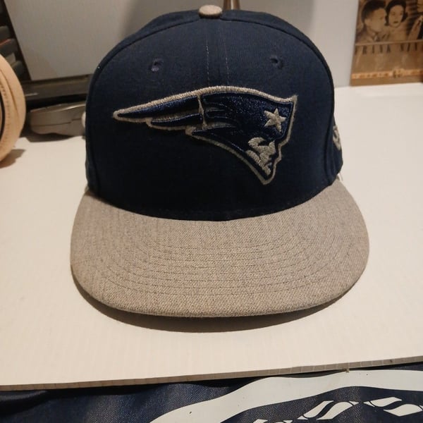 New Era New England Patriots 59FIFTY Size 7 1/2 Fitted Hat