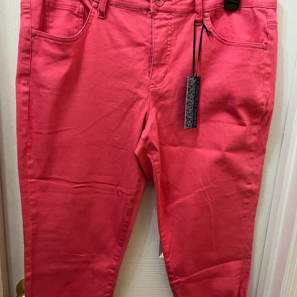 Bandolino Capri Pants Size 14 Coral Pink Cuffed Jeans