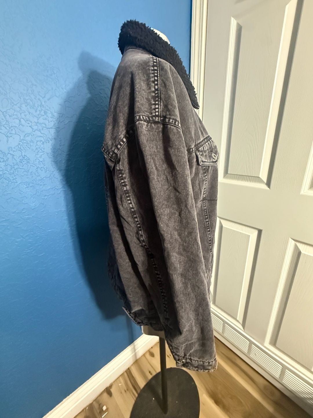 Levi's Long Sherpa Denim Trucker Jacket Black Acid Wash 4