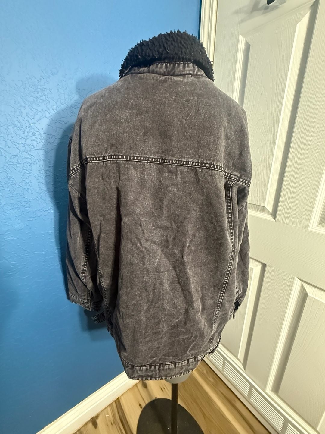 Levi's Long Sherpa Denim Trucker Jacket Black Acid Wash 5