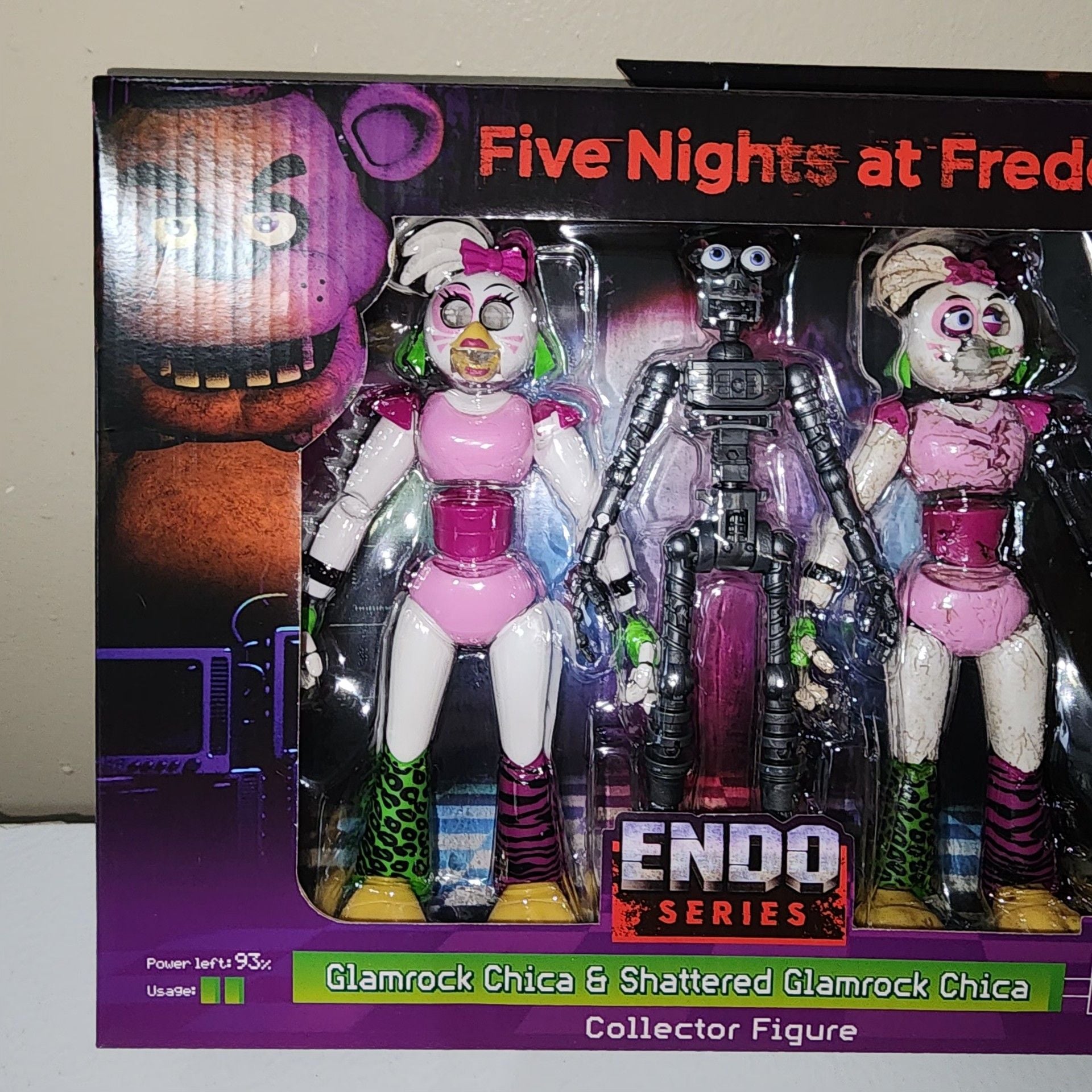 Jazwares Five Nights at Freddy's Glamrock Chica & Shattered Chica Figure 2