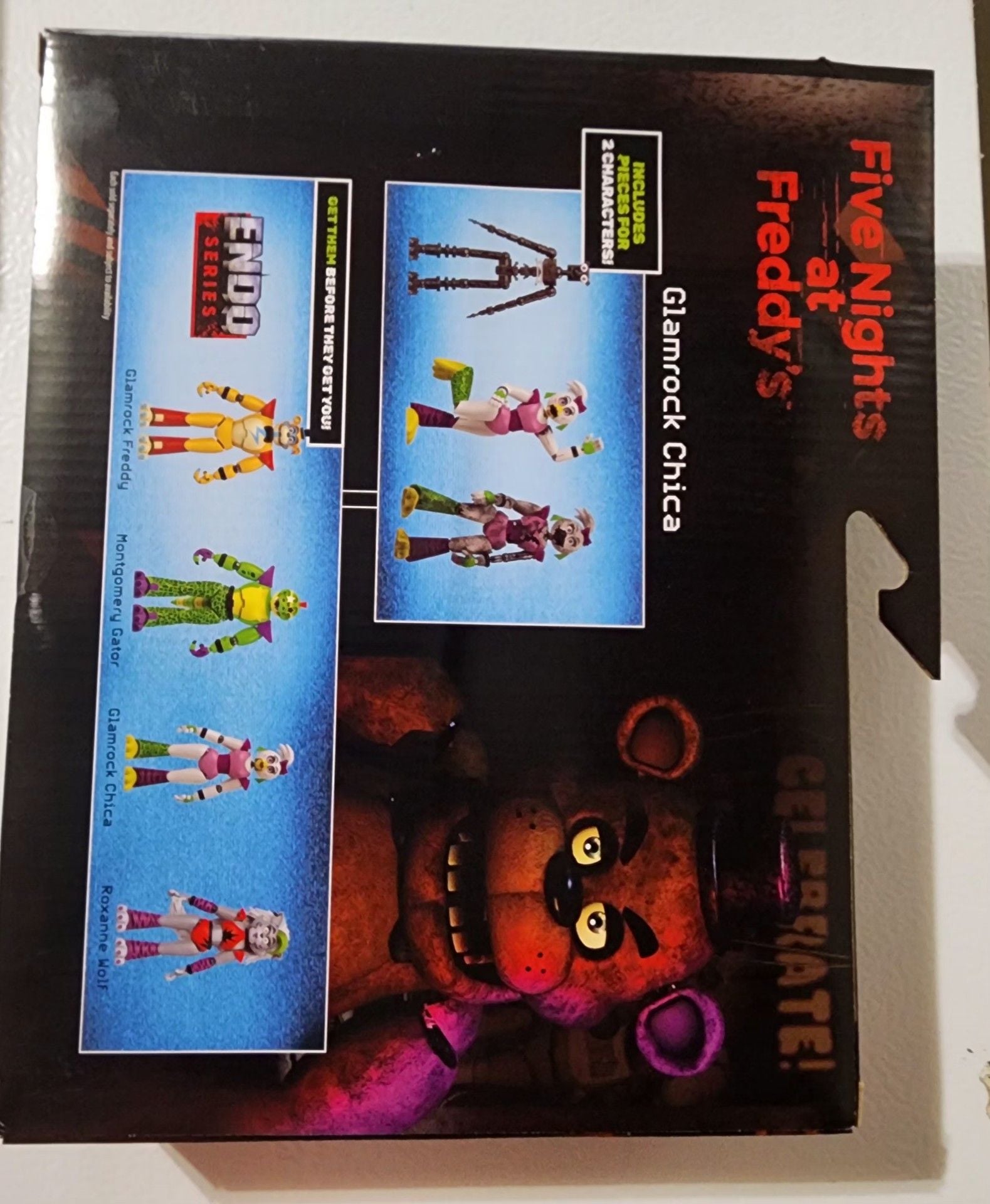 Jazwares Five Nights at Freddy's Glamrock Chica & Shattered Chica Figure 7