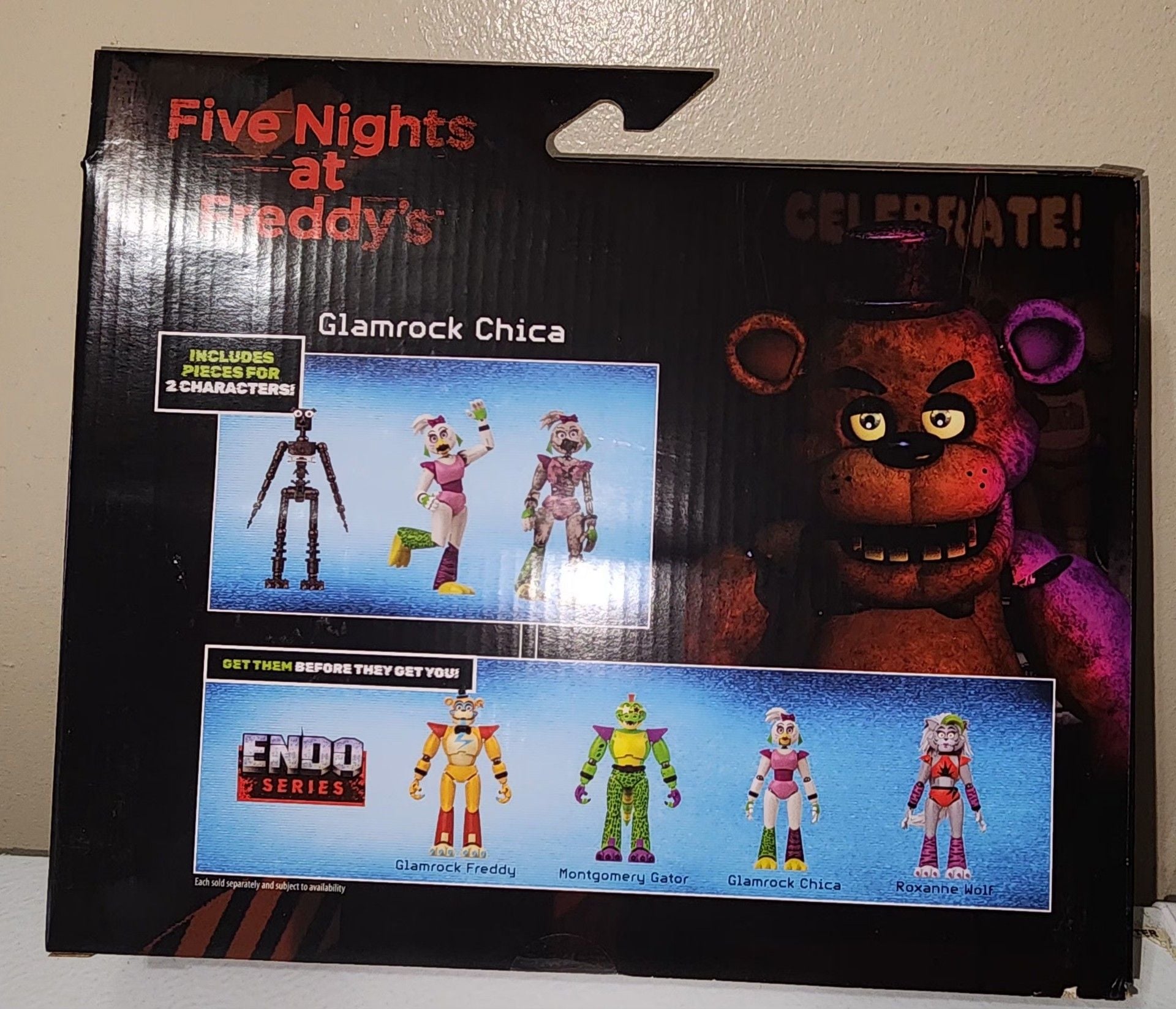 Jazwares Five Nights at Freddy's Glamrock Chica & Shattered Chica Figure 9