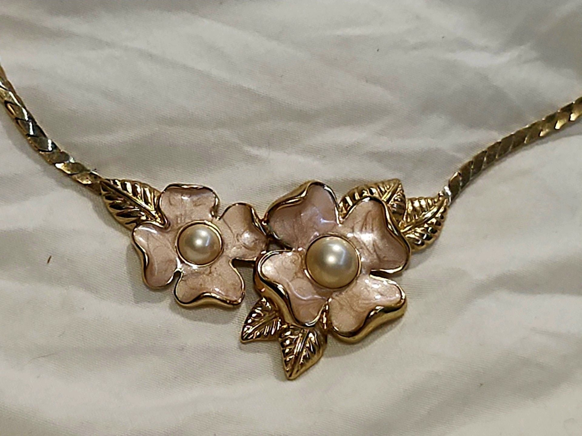 Trifari Dogwood Floral Enamel Faux Pearl Gold Tone Necklace 3