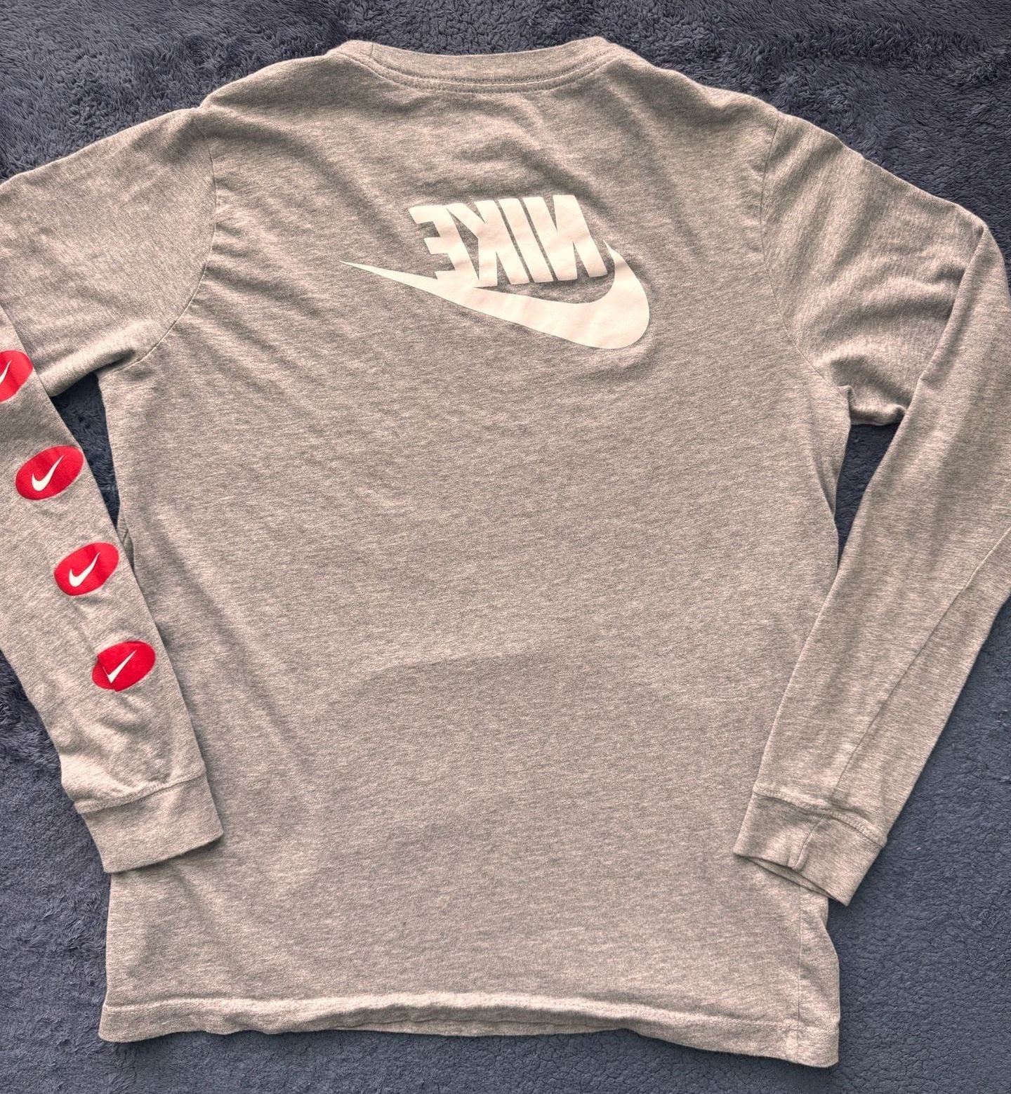 Nike Long Sleeve Graphic T-Shirt Dark Heather Grey Metallic Logo Size Youth XL 11