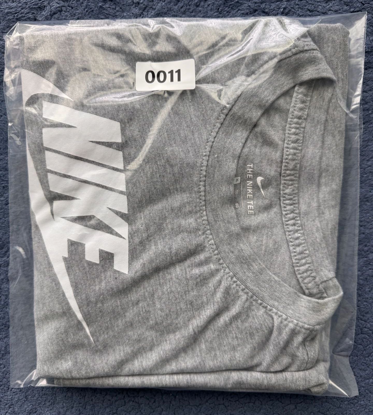 Nike Long Sleeve Graphic T-Shirt Dark Heather Grey Metallic Logo Size Youth XL 13