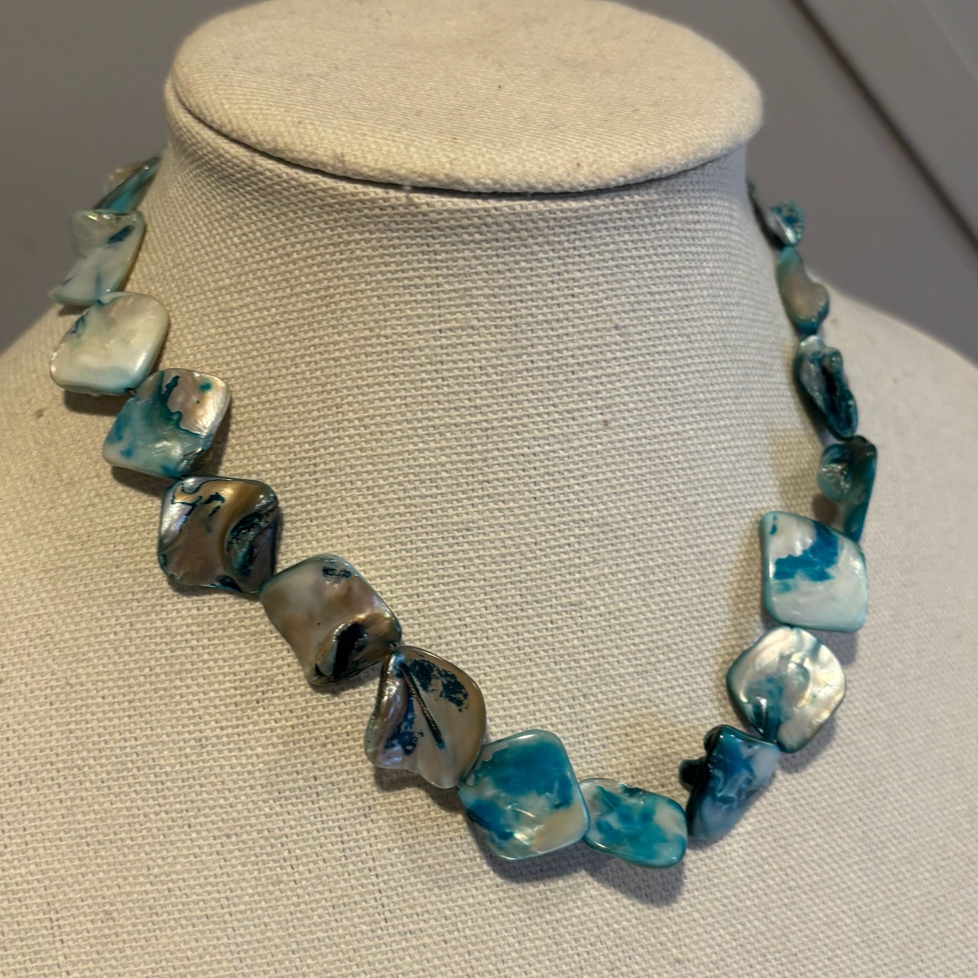 Blue white iridescent Mother Of Pearl Shell Nugget Beaded Necklace 4