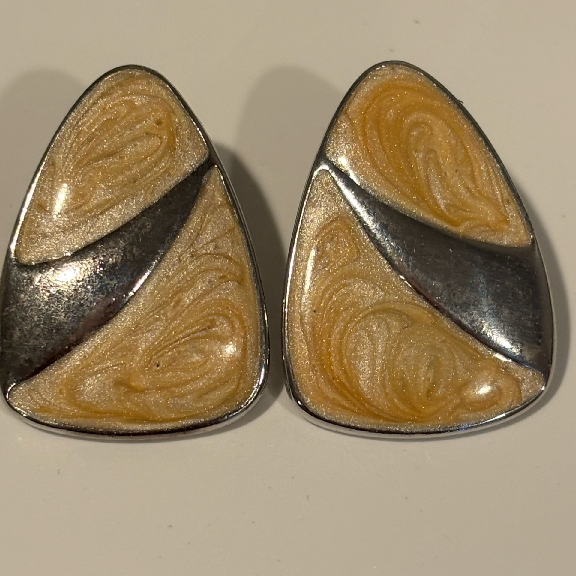 Vintage Triangle Enamel Earrings Silver Tone Cream Swirl 2