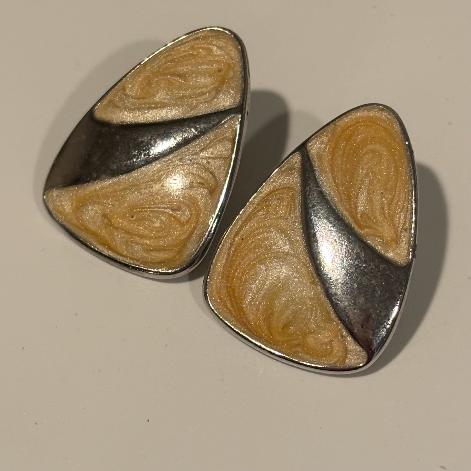 Vintage Triangle Enamel Earrings Silver Tone Cream Swirl 3
