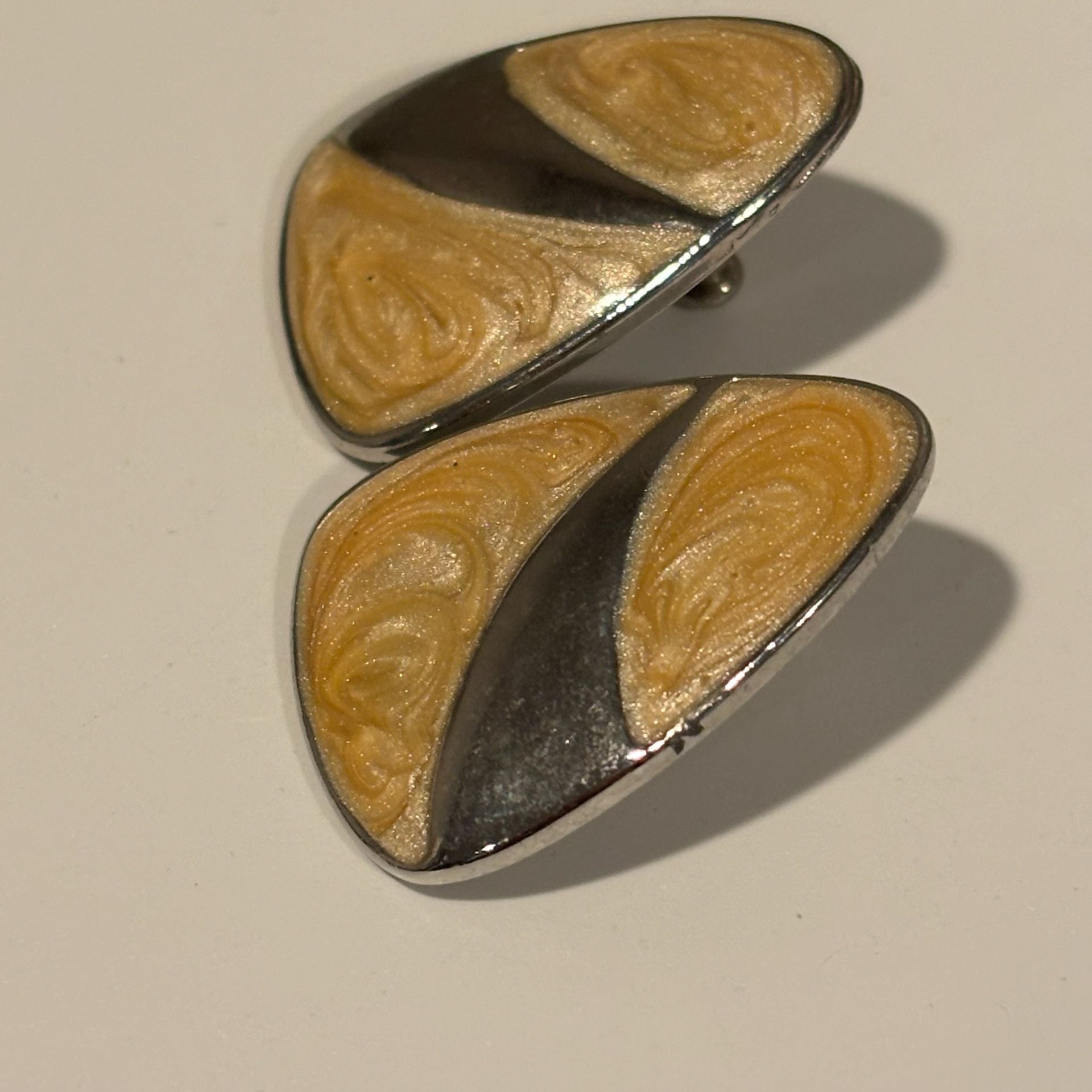 Vintage Triangle Enamel Earrings Silver Tone Cream Swirl 4