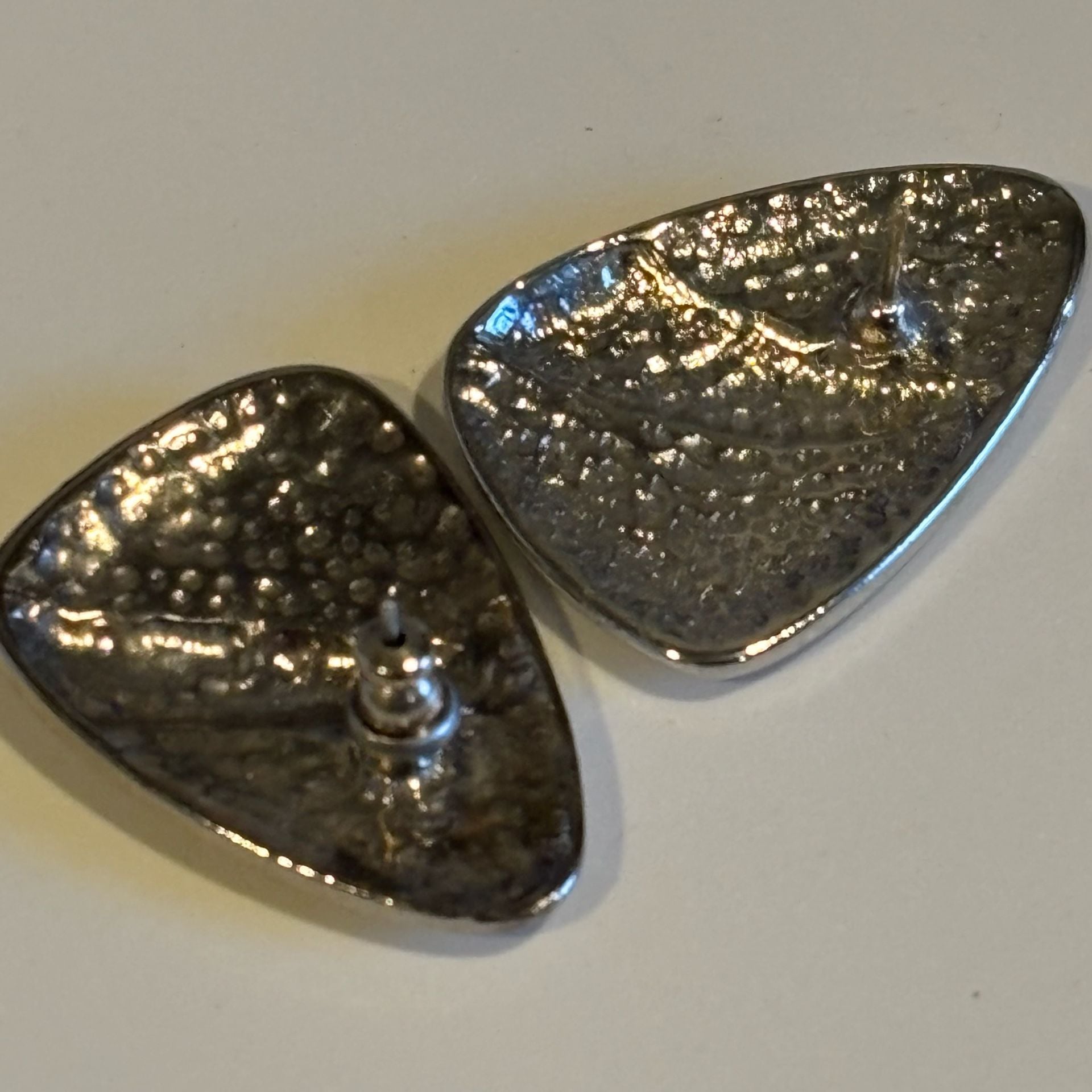 Vintage Triangle Enamel Earrings Silver Tone Cream Swirl 6