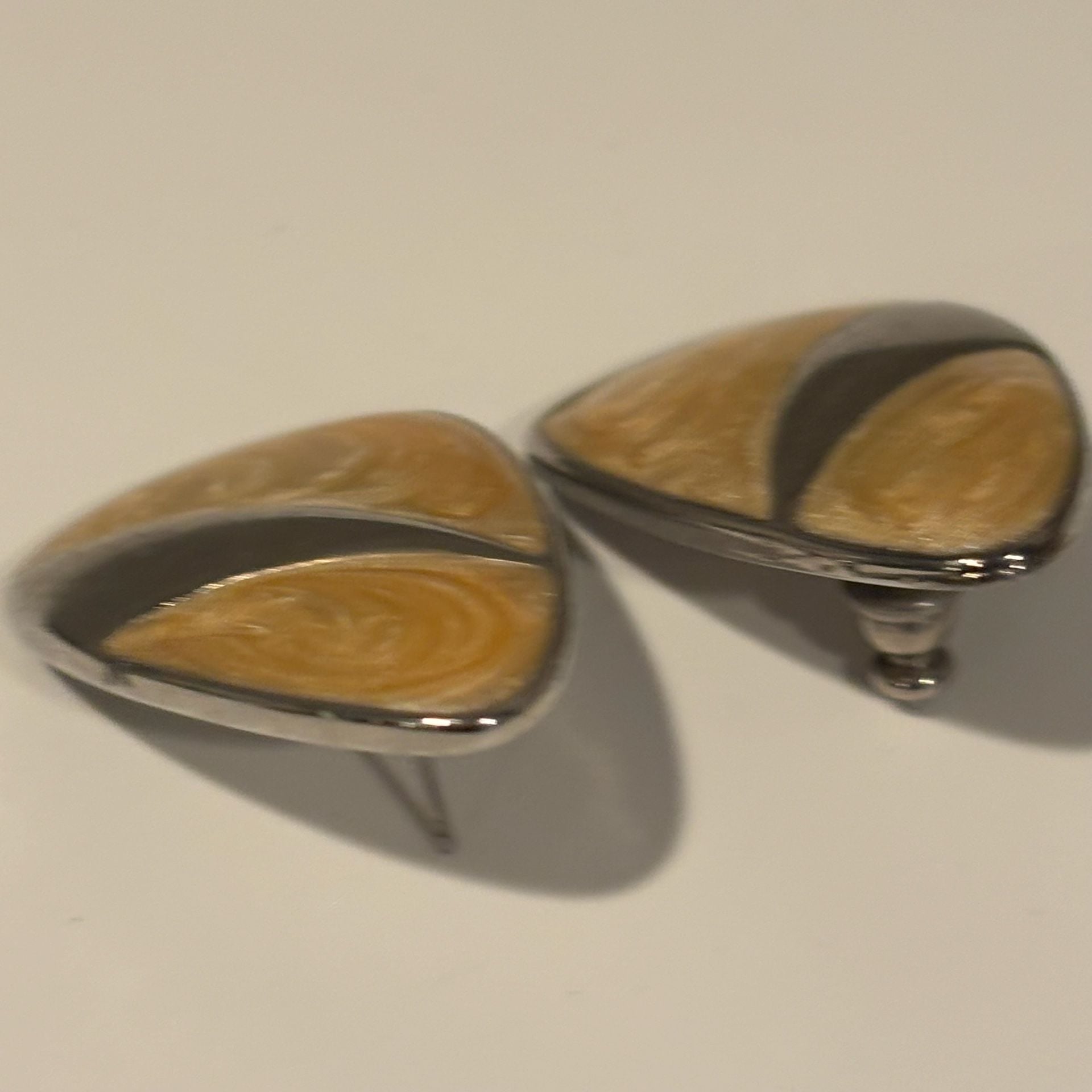 Vintage Triangle Enamel Earrings Silver Tone Cream Swirl 8