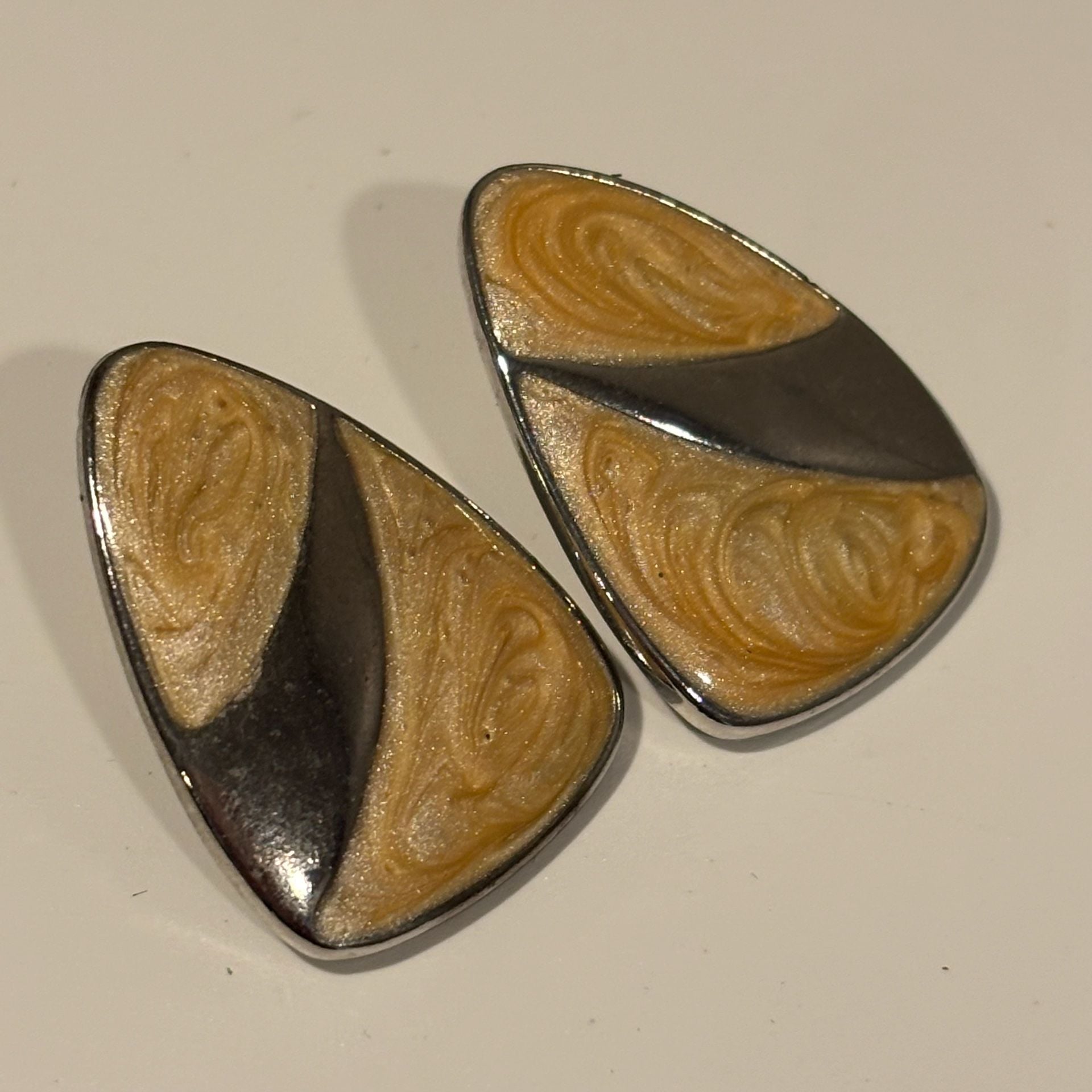 Vintage Triangle Enamel Earrings Silver Tone Cream Swirl 10
