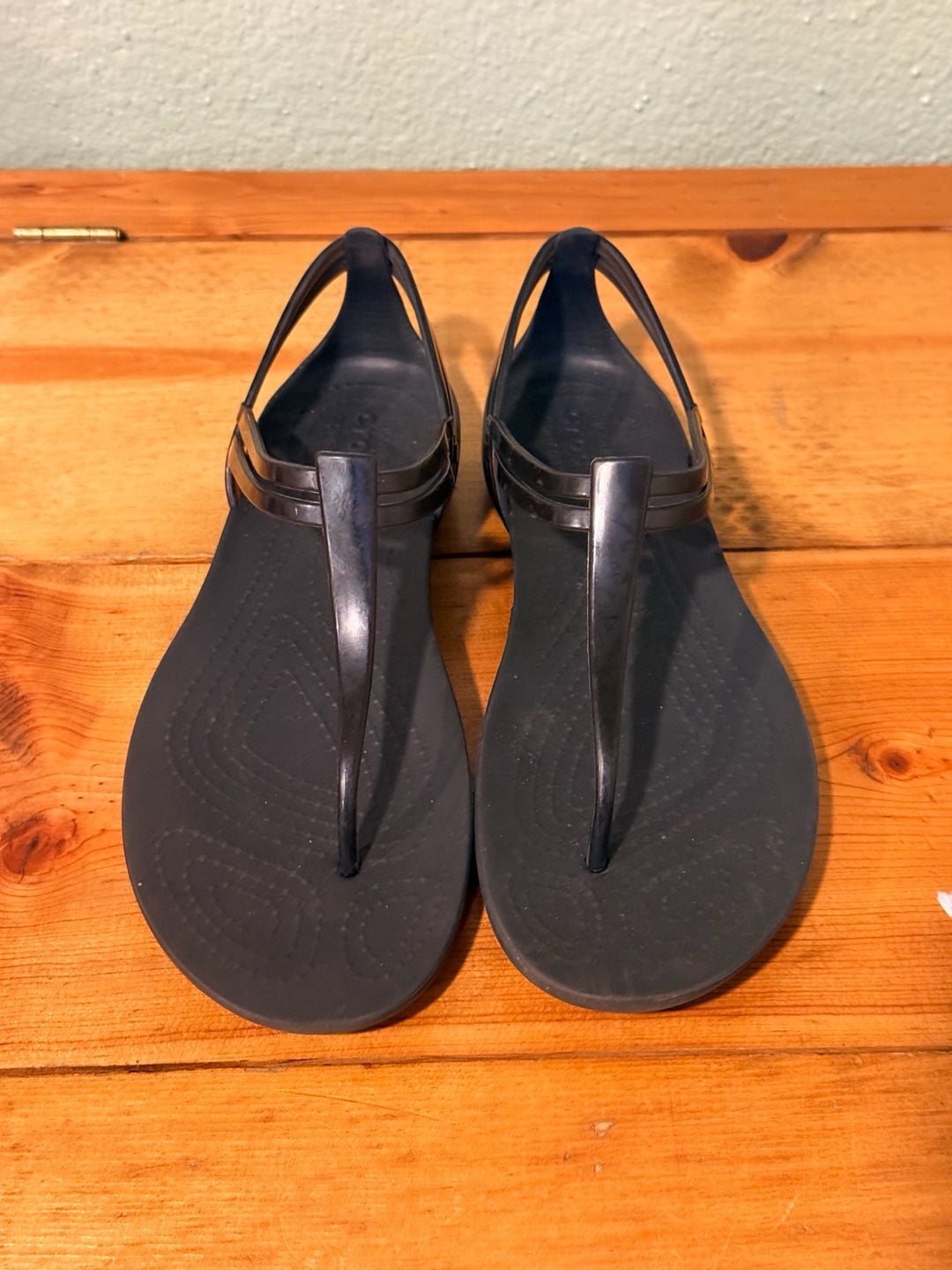 Crocs Isabella T-Strap Sandal Size W8 Black Jelly Sandals 2