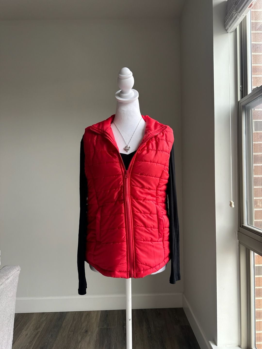 Rue21 Cherry Red Quilted Puffer Vest Full Zip Sleeveless Size Medium Y2K 3