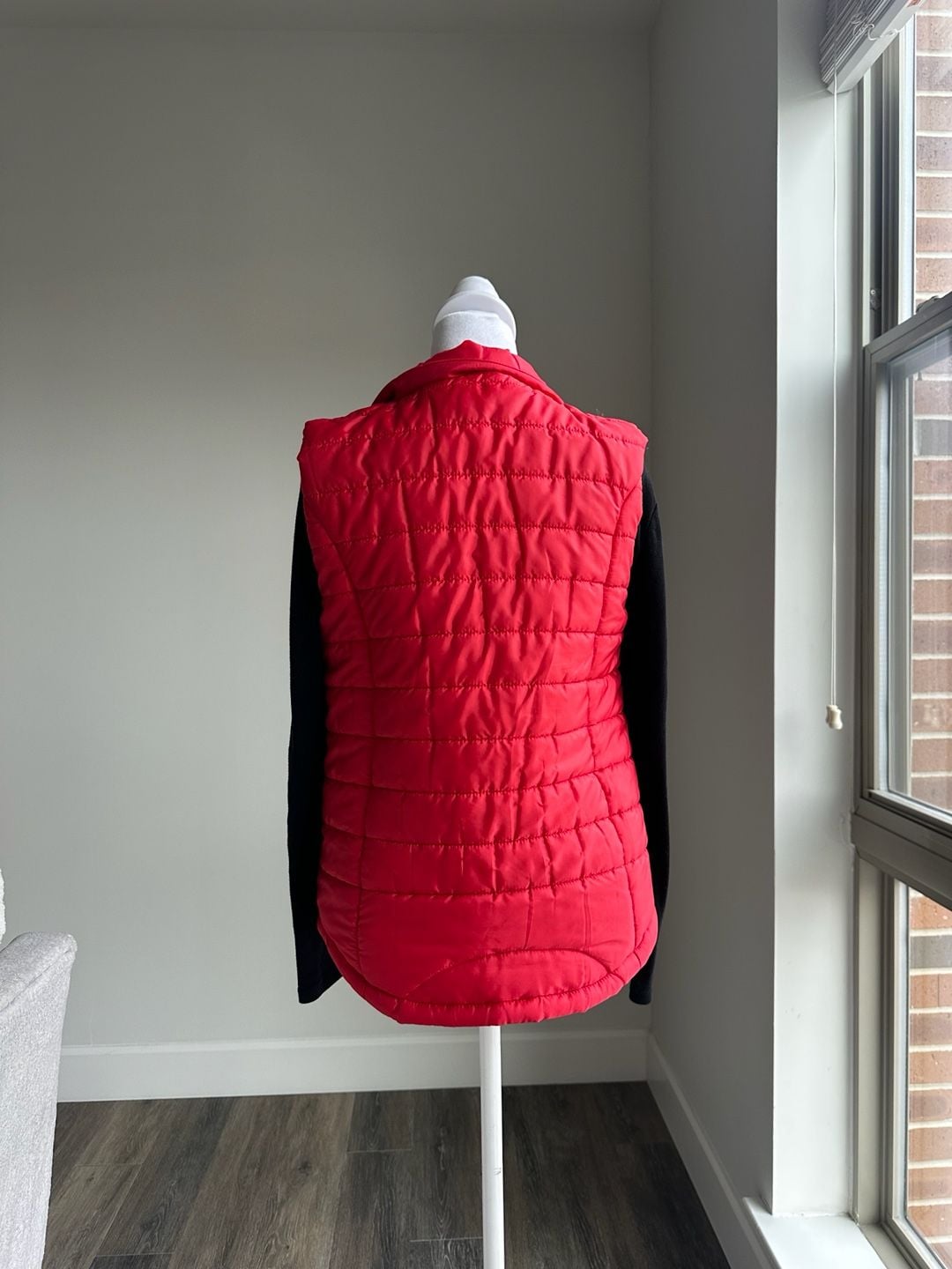 Rue21 Cherry Red Quilted Puffer Vest Full Zip Sleeveless Size Medium Y2K 5