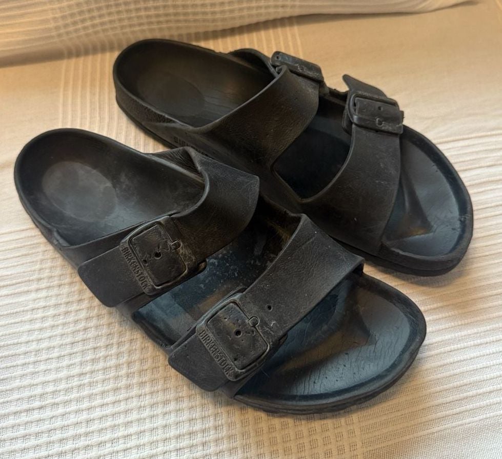 Birkenstock Arizona EVA in Color Black size 9 2