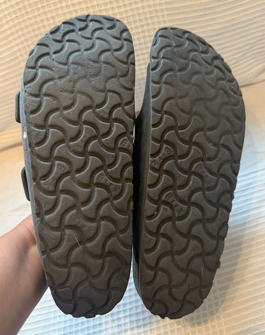 Birkenstock Arizona EVA in Color Black size 9 4