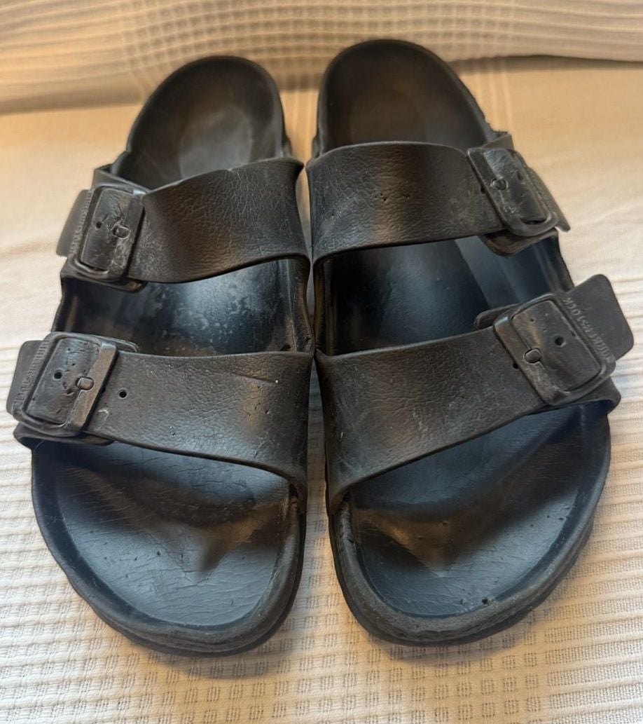 Birkenstock Arizona EVA in Color Black size 9 8