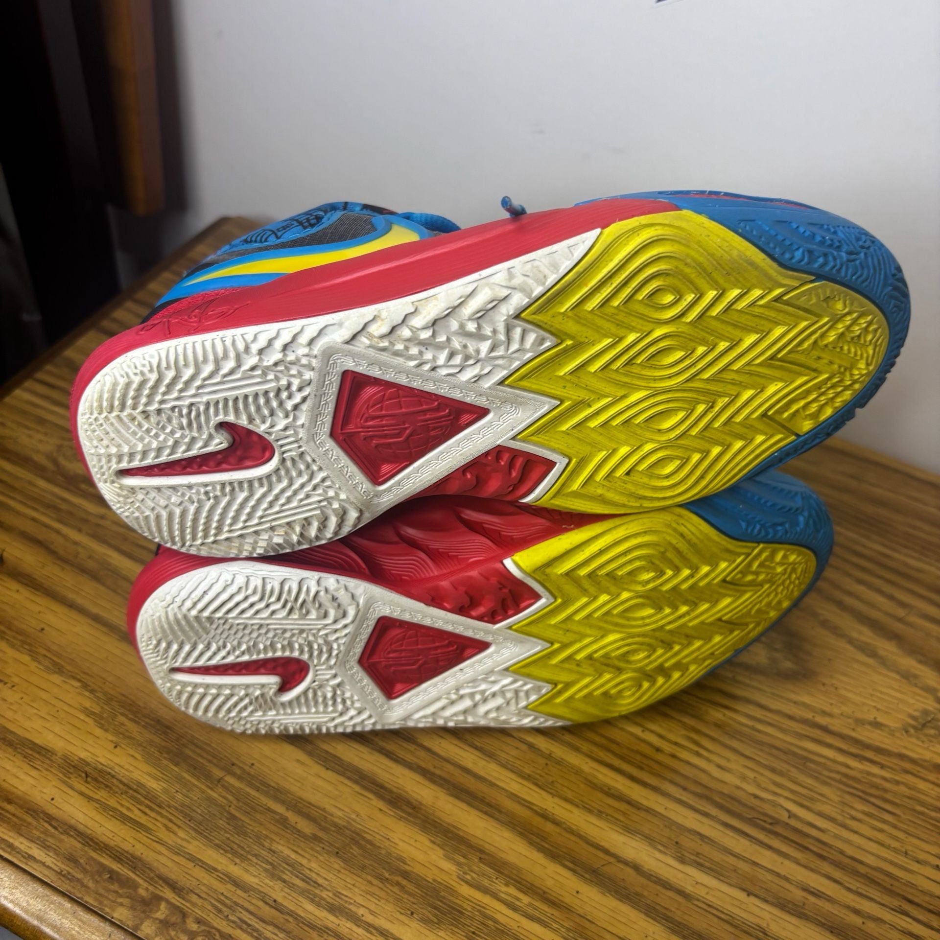 Nike Kyrie Flytrap 6 Sneakers Blue Red Yellow 8