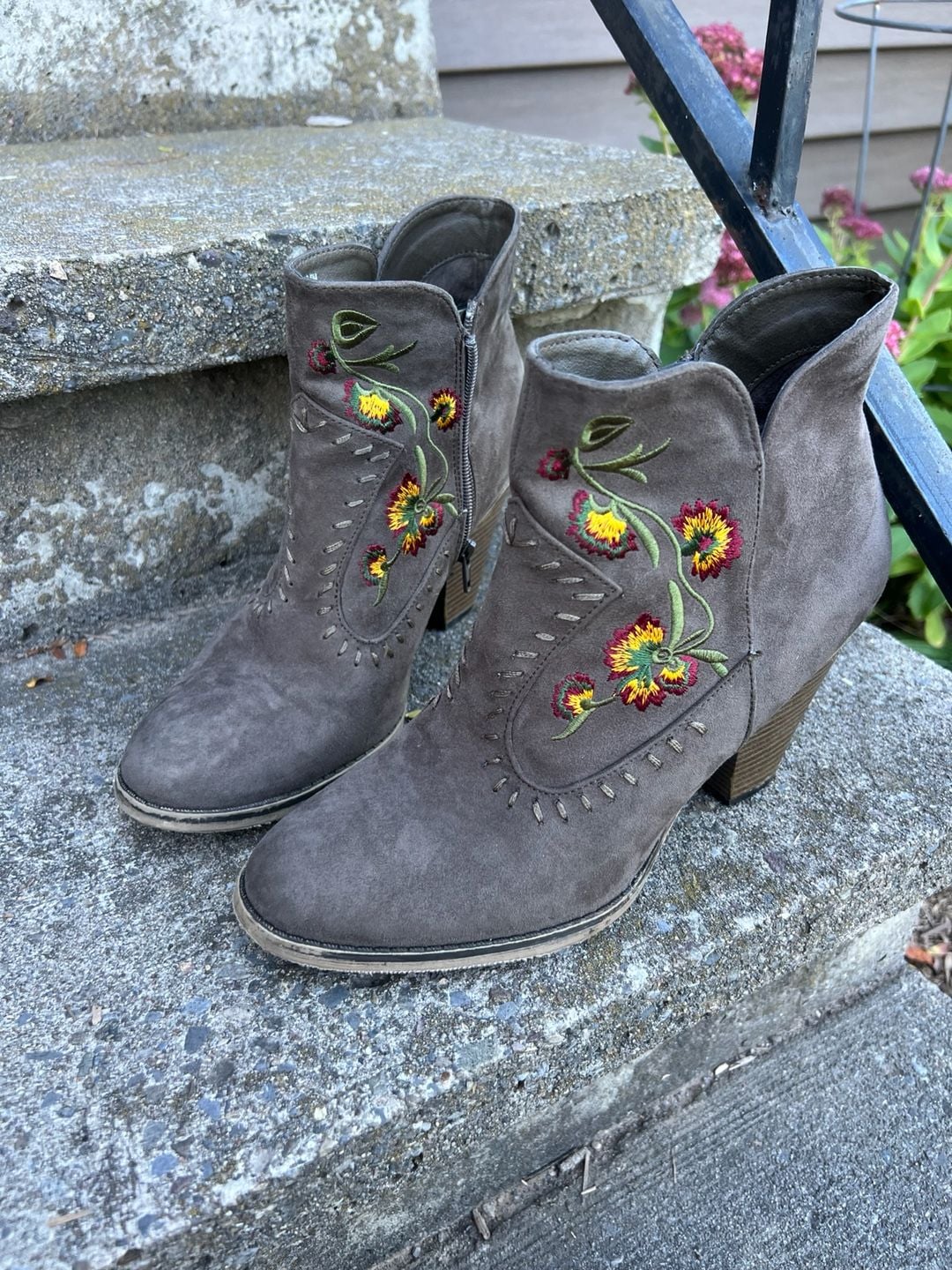 Mia Melrose Size 8.5M Brown Embroidered Ankle Booties 2