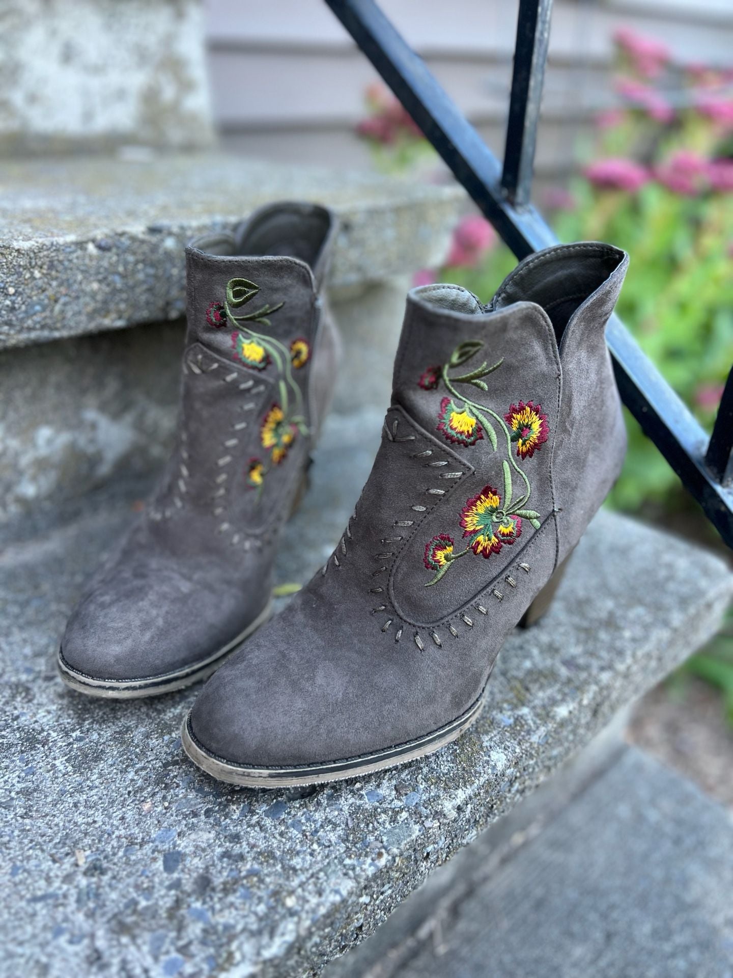Mia Melrose Size 8.5M Brown Embroidered Ankle Booties 3
