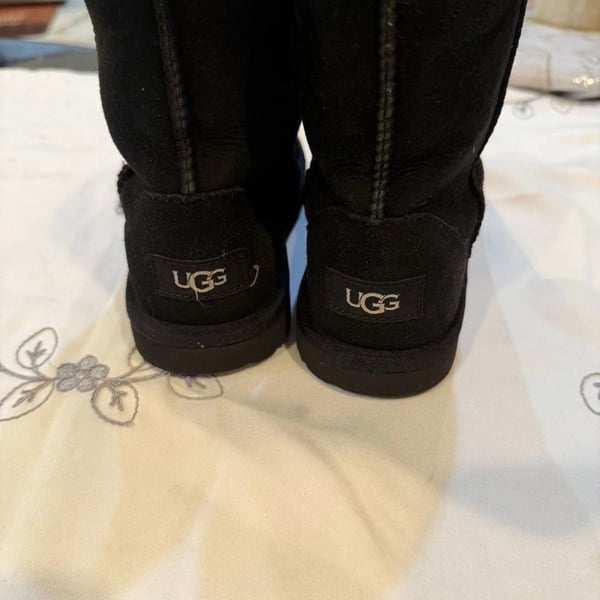 UGG Classic II Boot Size 2 Black Suede Shearling
