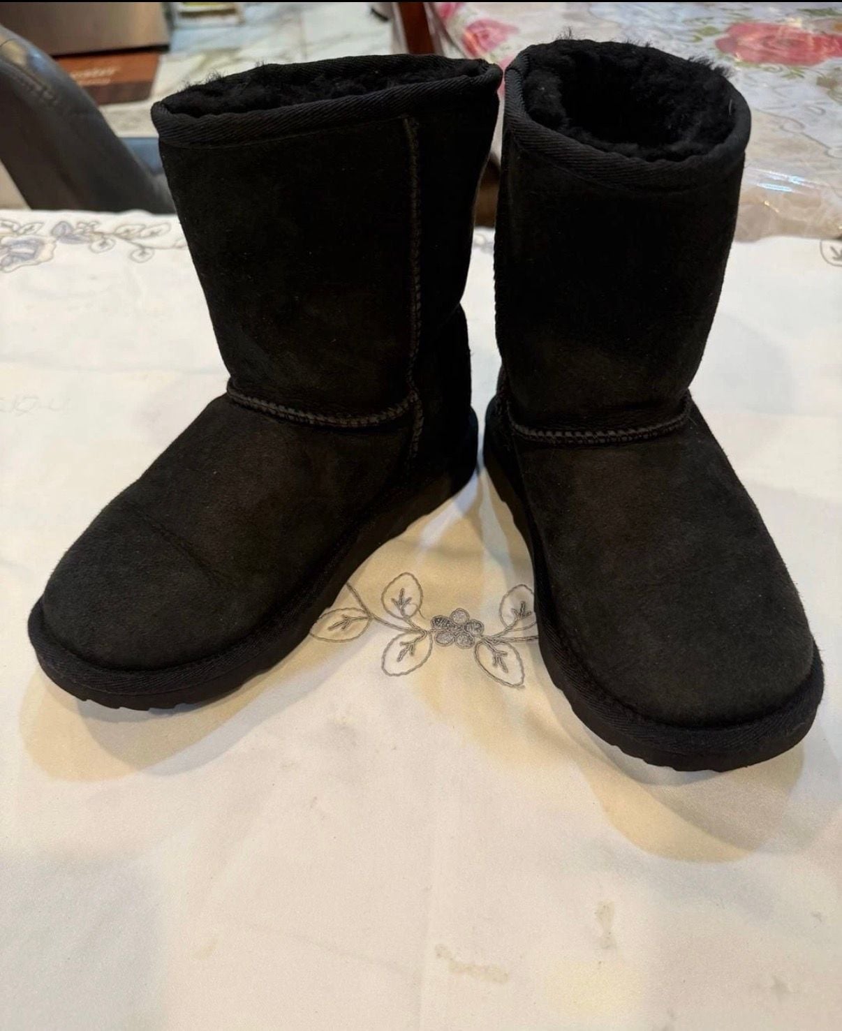 UGG Classic II Boot Size 2 Black Suede Shearling 7