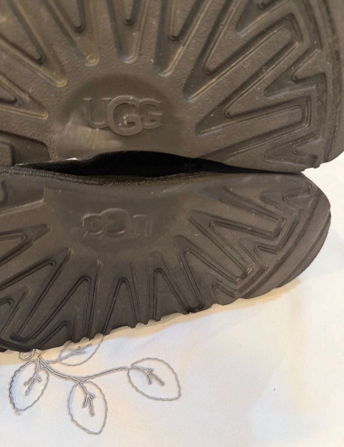 UGG Classic II Boot Size 2 Black Suede Shearling 8