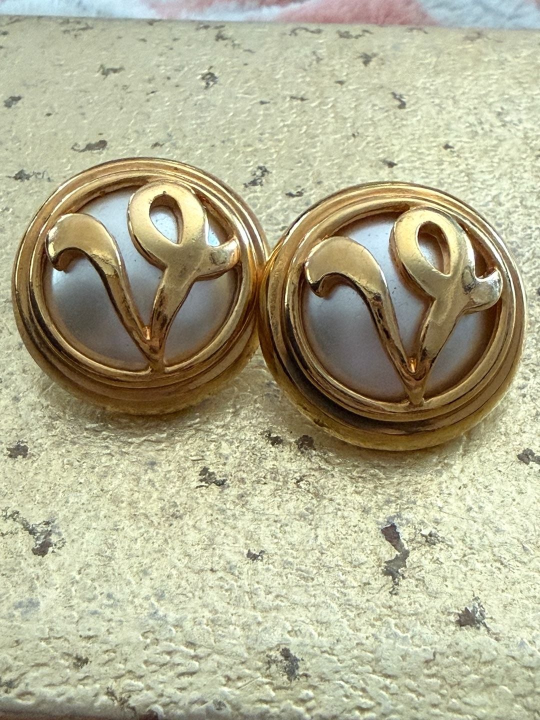 Avon Vintage V Monogram Earrings Gold Tone Faux Pearl Studs 3