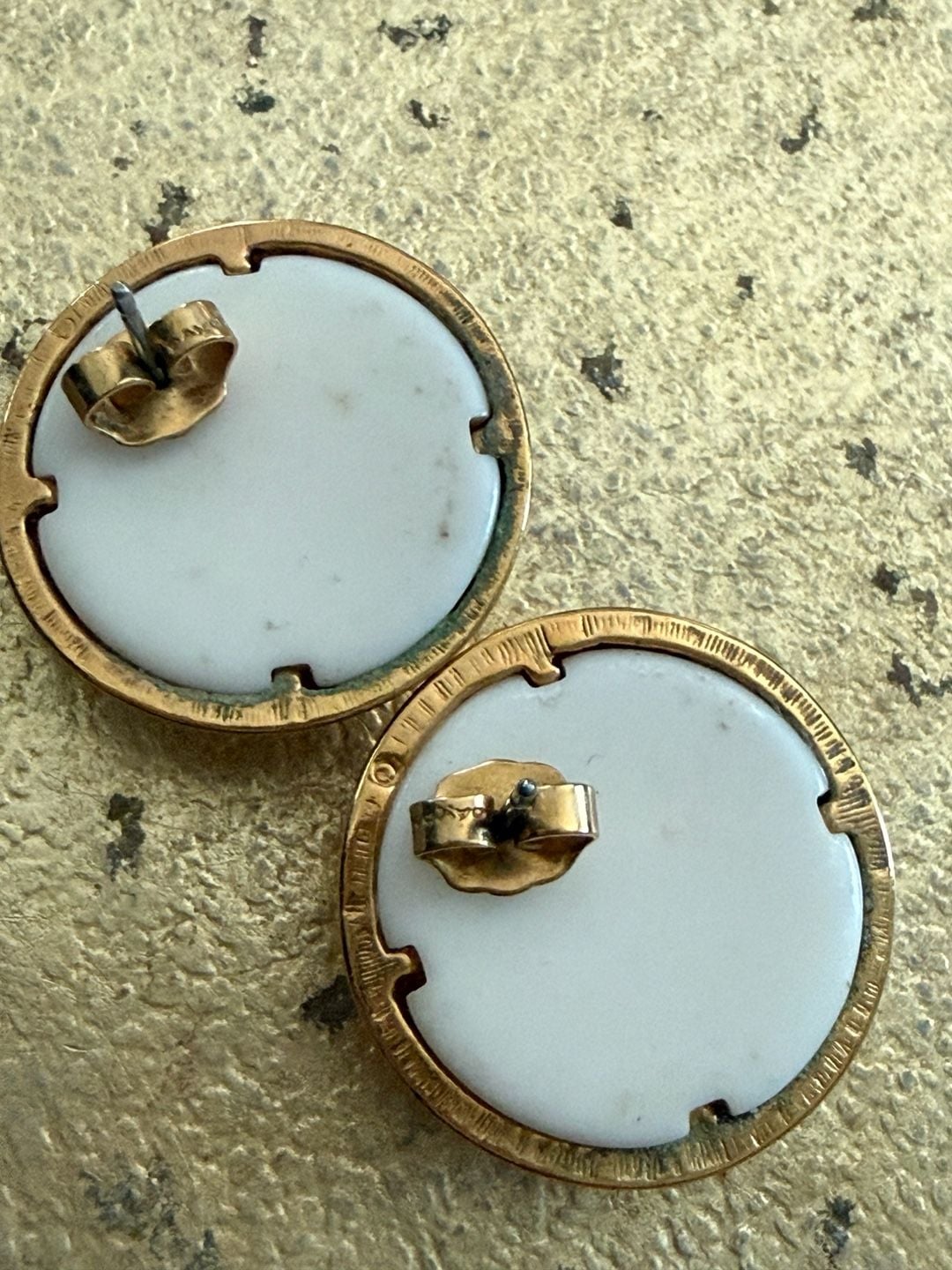 Avon Vintage V Monogram Earrings Gold Tone Faux Pearl Studs 6