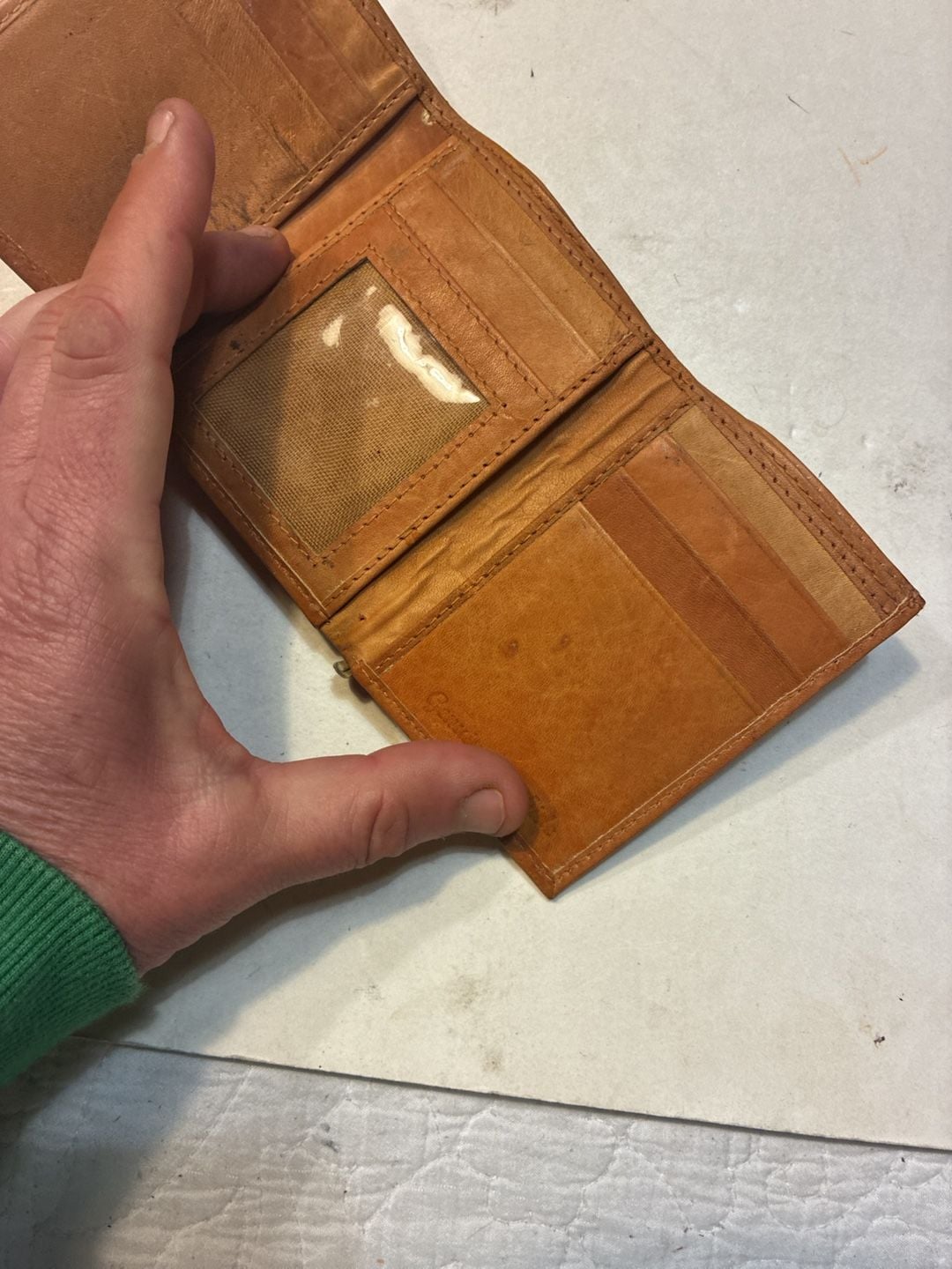Yellowstone Wolf Leather Trifold Wallet Brown 6