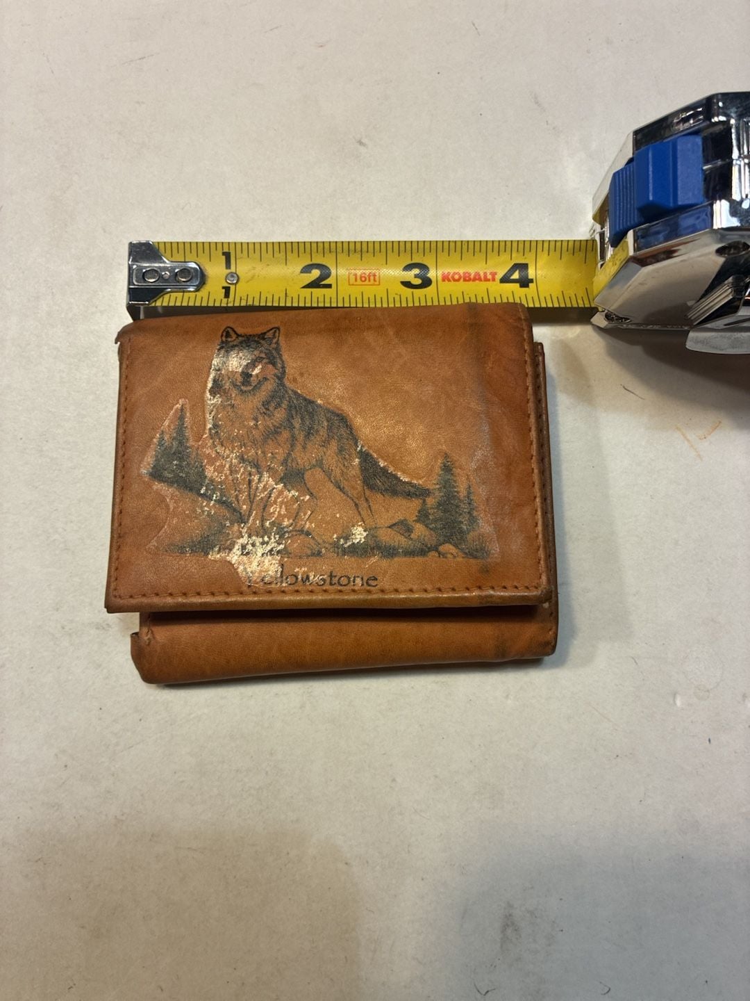 Yellowstone Wolf Leather Trifold Wallet Brown 7