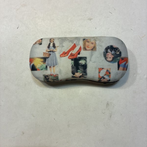 Wizard Of Oz Movie Print Hard Shell Eyeglass Case