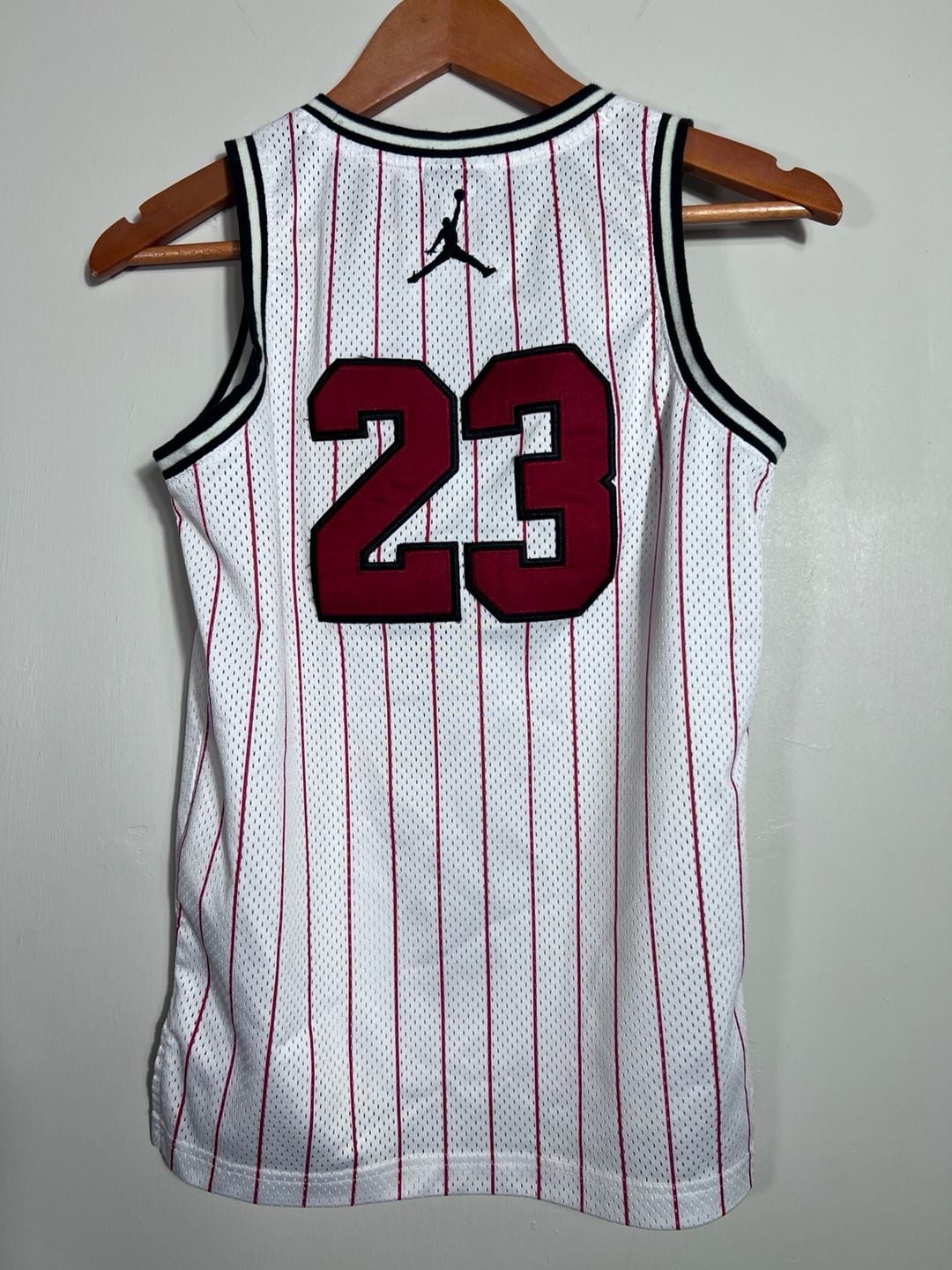 Jordan Brand Youth 10-12 #23 Mesh Basketball Jersey White Red Pinstripe Kids 9