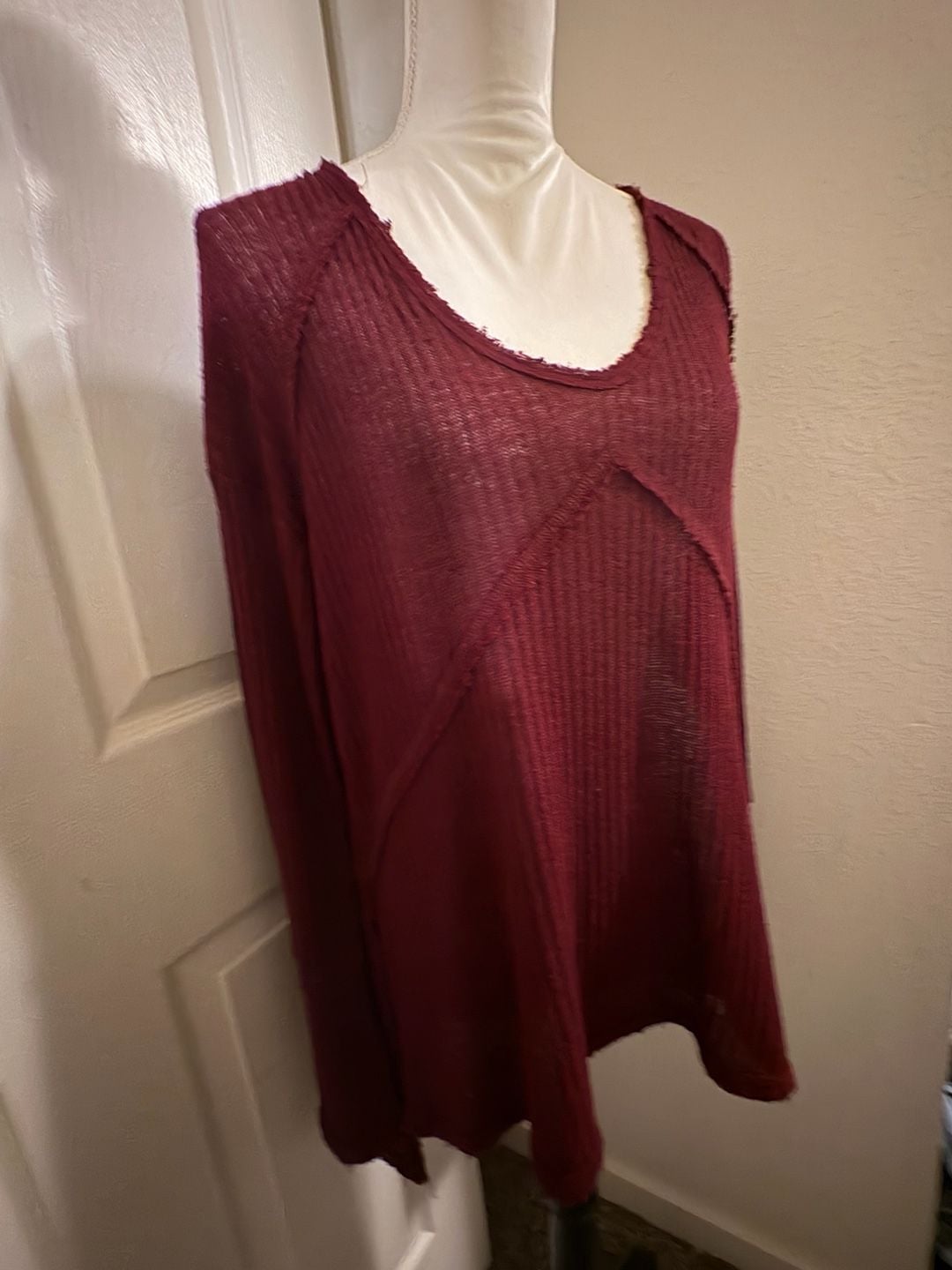 Whimsical Boho Adam Levine Long Sleeve Top Size M Burgundy Ribbed Raw Edge 3