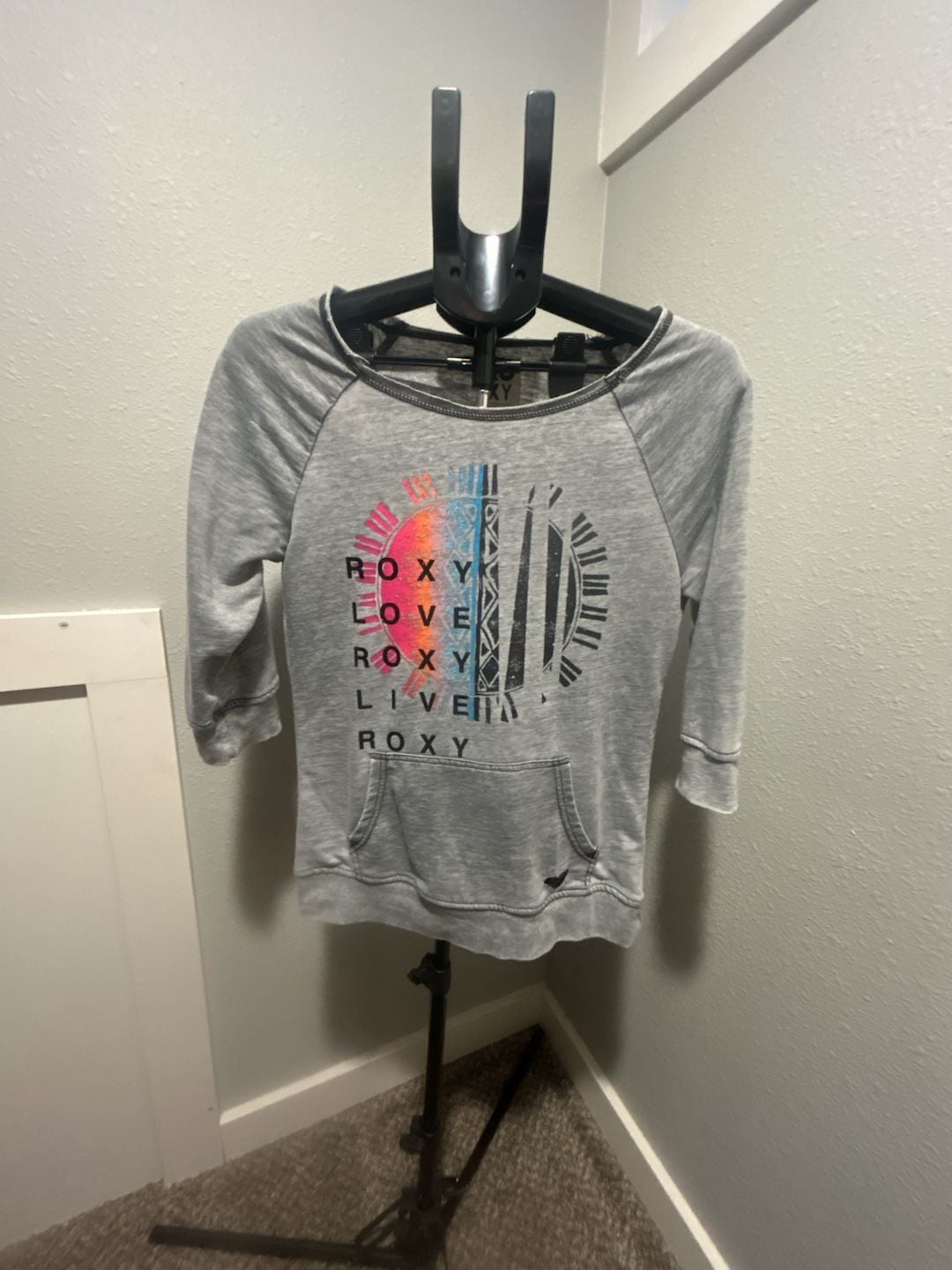 Y2K vintage Roxy Graphic Print Pullover Sweatshirt Size Medium Gray 2