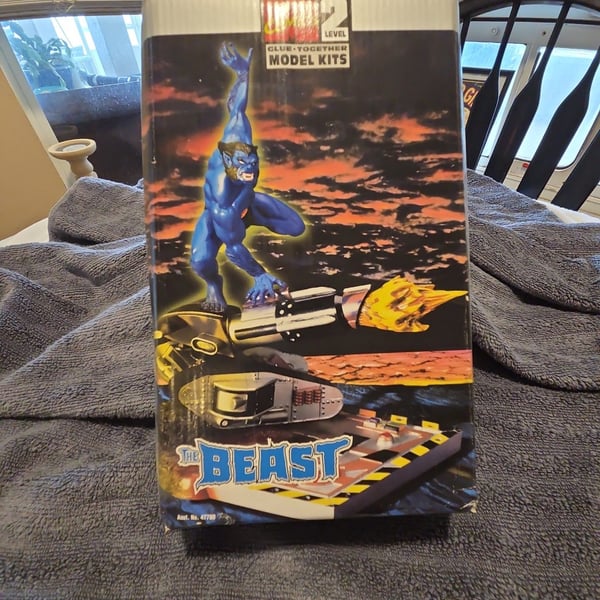 Toy Biz Marvel Comics The Beast Model Kit