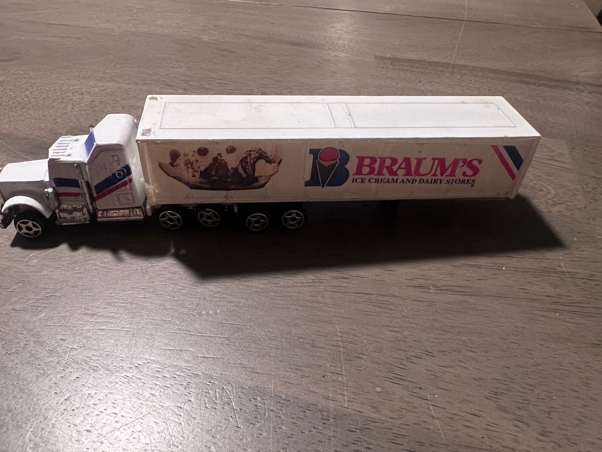 Braum's Ice Cream Semi Truck Toy Diecast Model 1