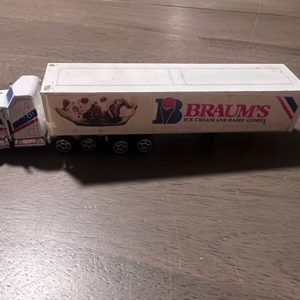 Braum's Ice Cream Semi Truck Toy Diecast Model