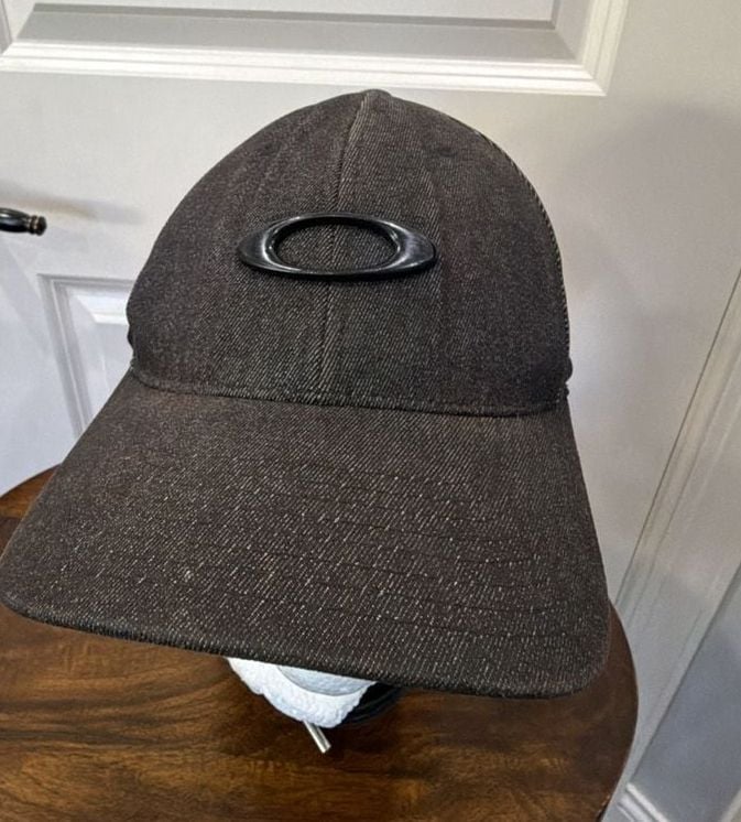 Oakley Hat Cap Mens Gray Flex Fit Large/Extra Large Out Classic Logo Stretch 2